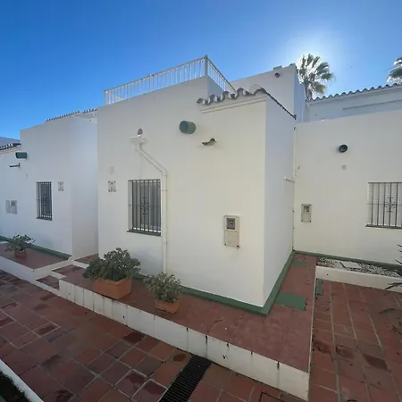 Townhouse Near Puerto Banus-heated Pool بيت للعطل