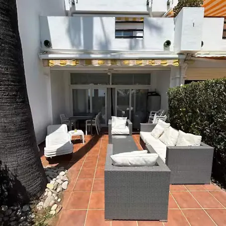 Townhouse Near Puerto Banus-heated Pool بيت للعطل *