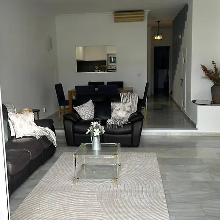 Townhouse Near Puerto Banus-heated Pool بيت للعطل *
