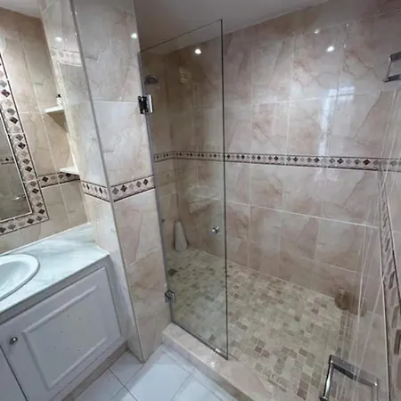 Townhouse Near Puerto Banus-heated Pool بيت للعطل