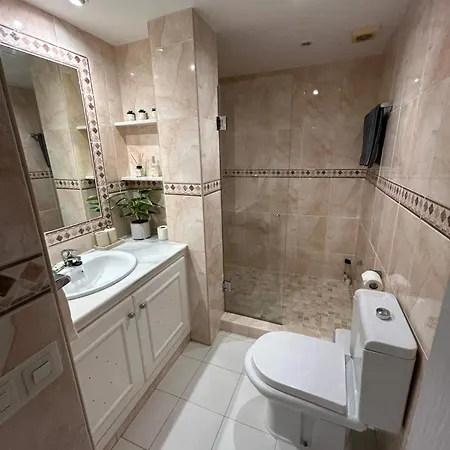 Townhouse Near Puerto Banus-heated Pool بيت للعطل *