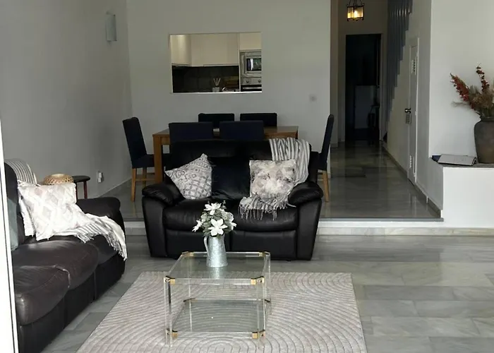 Townhouse Near Puerto Banus-heated Pool Dom wakacyjny *