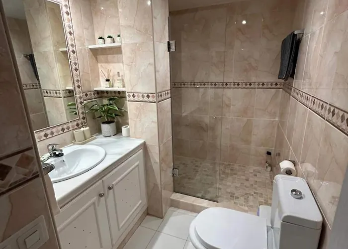 Townhouse Near Puerto Banus-heated Pool بيت للعطل *