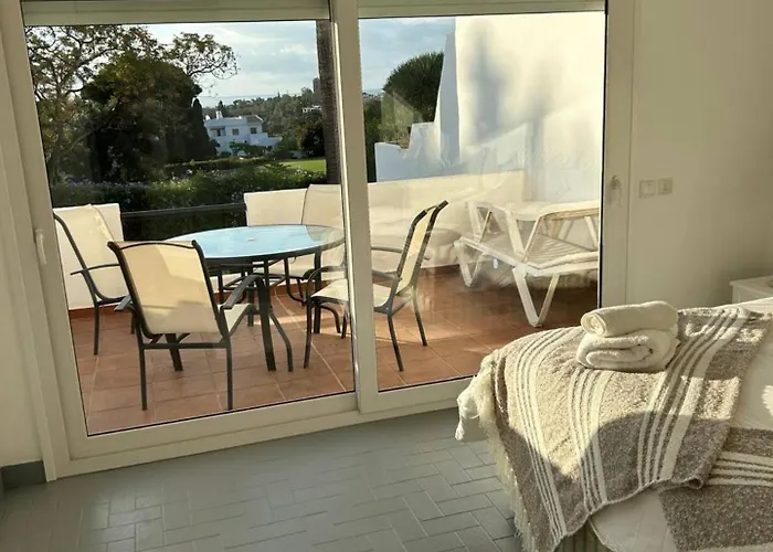 Townhouse Near Puerto Banus-heated Pool بيت للعطل