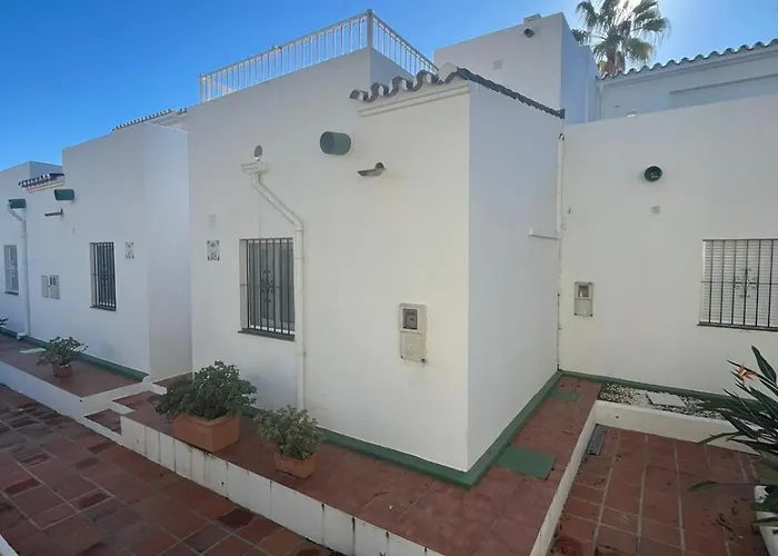 Townhouse Near Puerto Banus-heated Pool بيت للعطل ماربيا